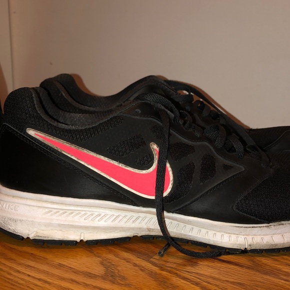 SIZE 12 NIKE DOWNSHIFTER 8’s BLACK AND PINK USED - Picture 2 of 7